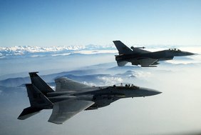 Sollten Bundeswehrjets auch künftig die Möglichkeit haben, US-Atombomben abwerfen zu können?