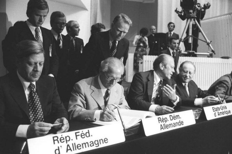 (c) Bundesarchiv, Bild 183-P0805-314 / Sturm, Horst / CC-BY-SA 3.0, CC BY-SA 3.0 DE <https://creativecommons.org/licenses/by-sa/3.0/de/deed.en>, via Wikimedia Commons