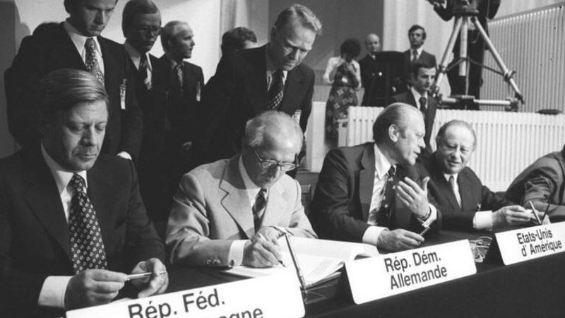 (c) Bundesarchiv, Bild 183-P0805-314 / Sturm, Horst / CC-BY-SA 3.0, CC BY-SA 3.0 DE <https://creativecommons.org/licenses/by-sa/3.0/de/deed.en>, via Wikimedia Commons