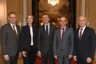 Gruppenbild mit Niels Annen, Ursula Schröder, Edgars Rinkevics, Heiko Maas und Peter Tschentscher Maas Schröder